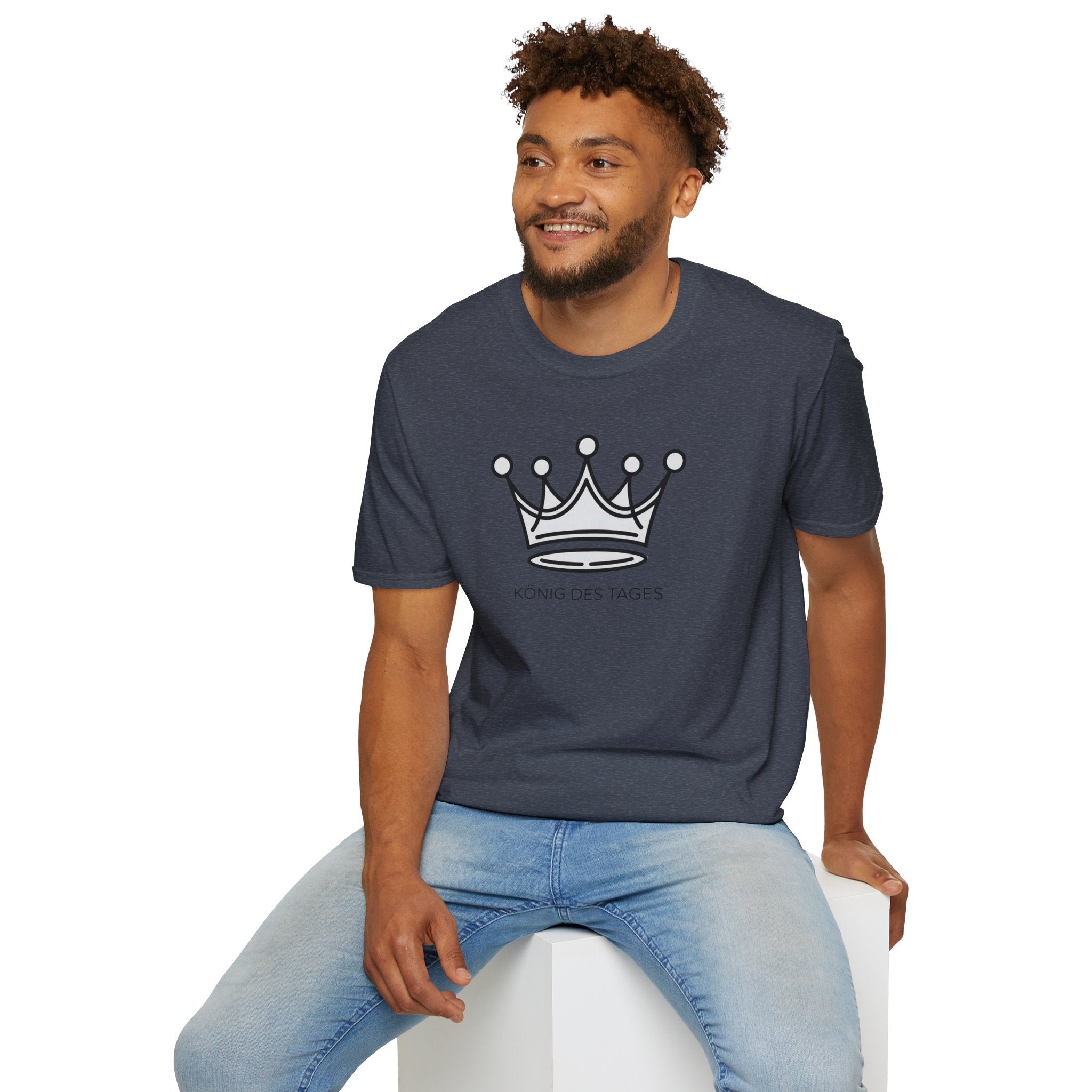 King of the Day T-Shirt — Minimal Crown Design ("König des Tages")
