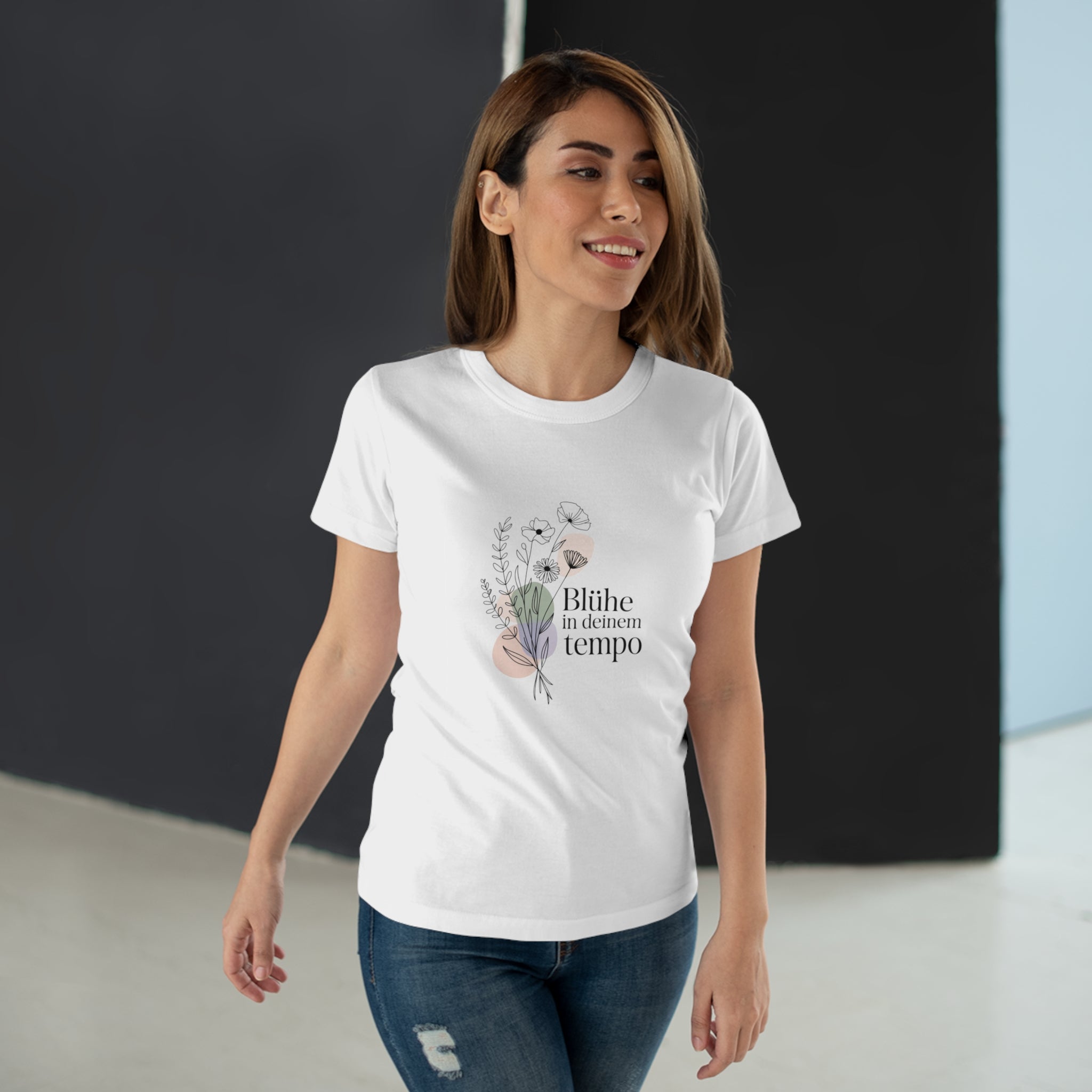 Women's Floral Tee — "Blühe in deinem Tempo"