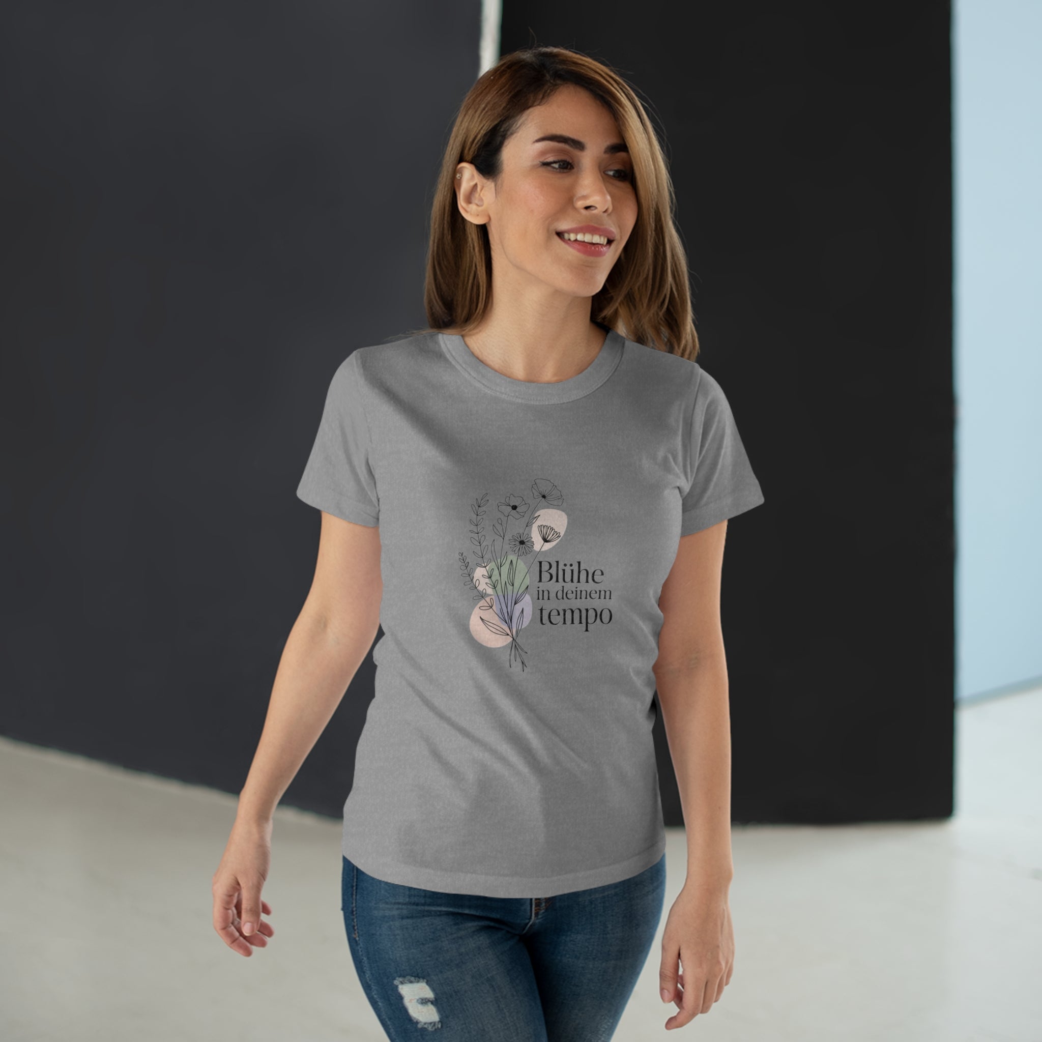 Women's Floral Tee — "Blühe in deinem Tempo"