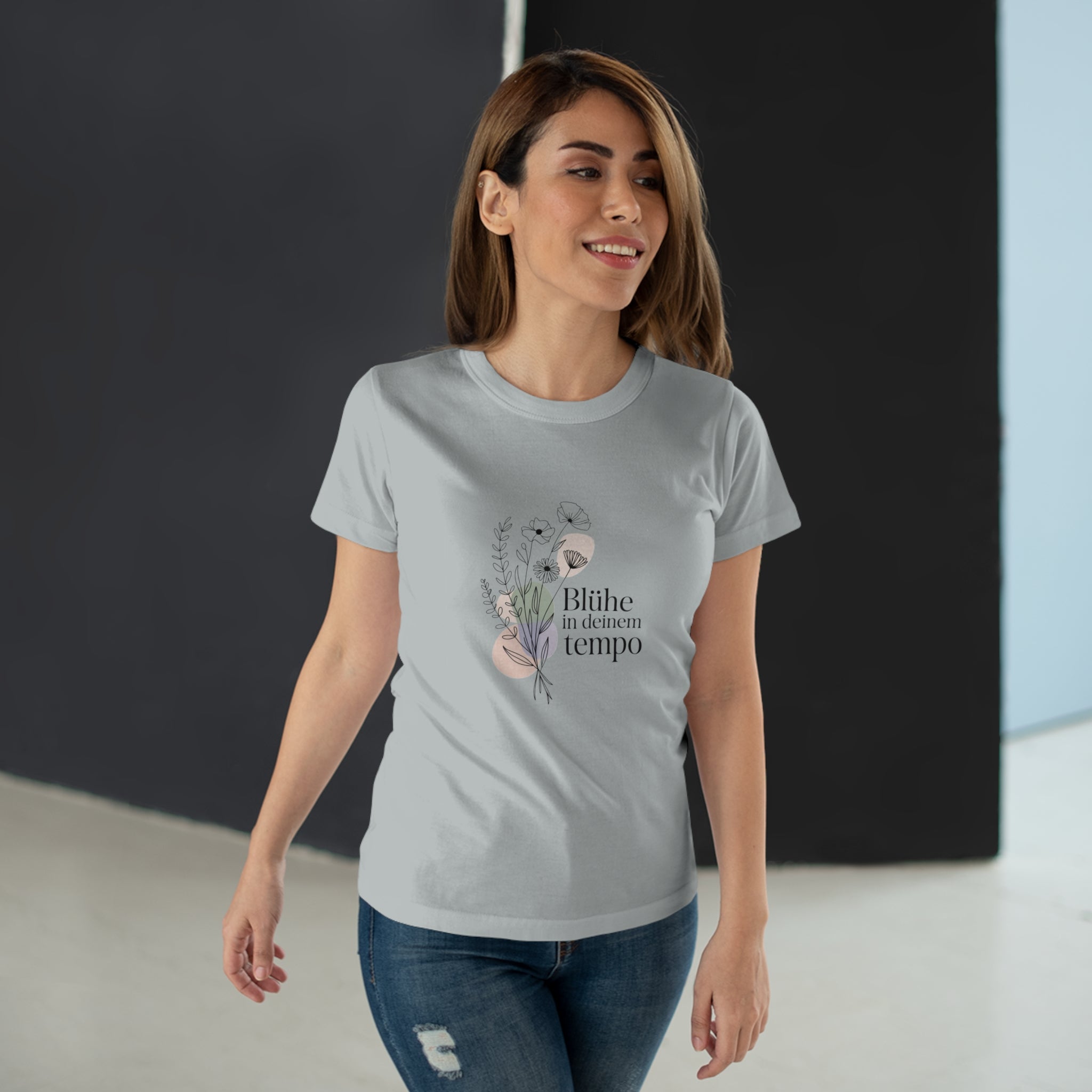 Women's Floral Tee — "Blühe in deinem Tempo"